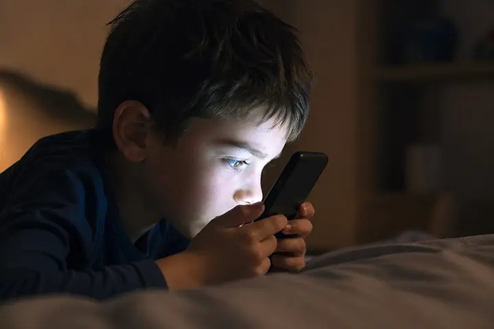 Can Smartphones Cause Myopia? What the Research Says